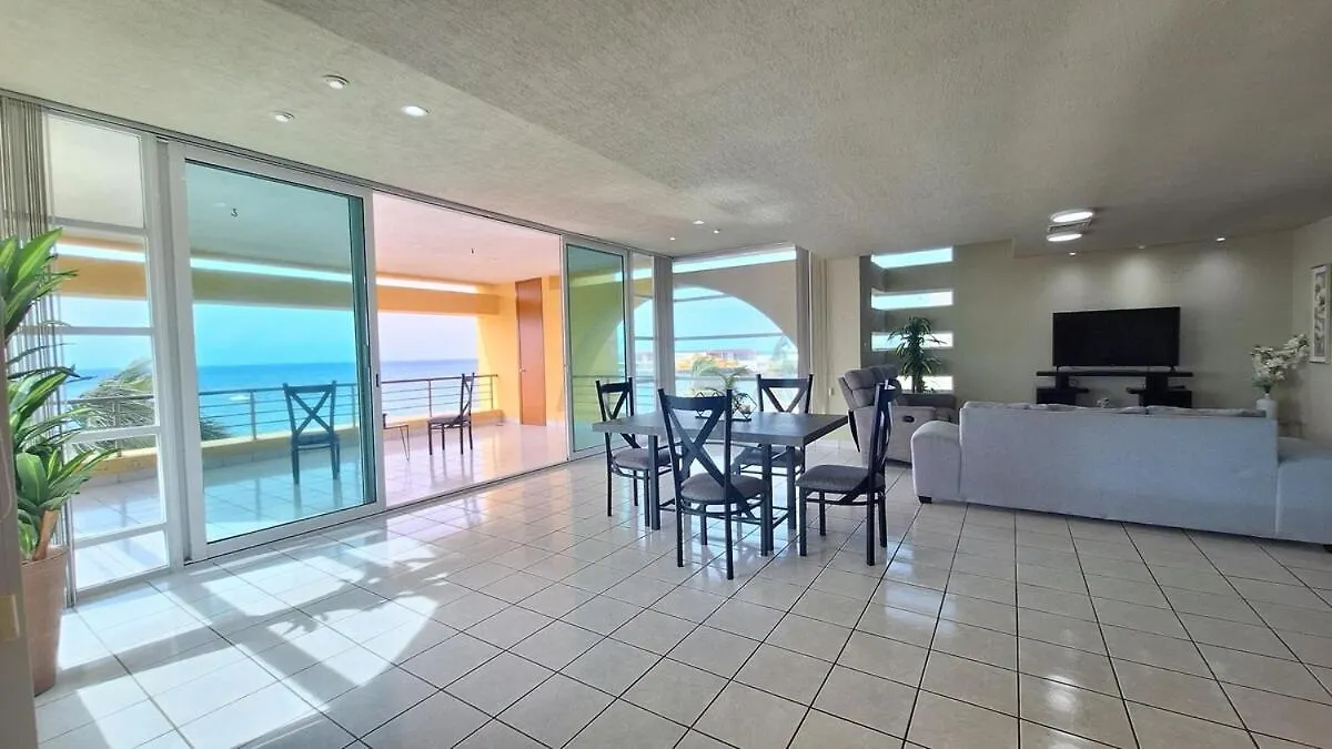 Amazing Oceanfront Condominium In Downtown 코수멜 0*,  멕시코