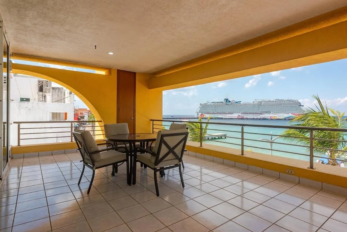 Amazing Oceanfront Condominium In Downtown קוזומל דירה