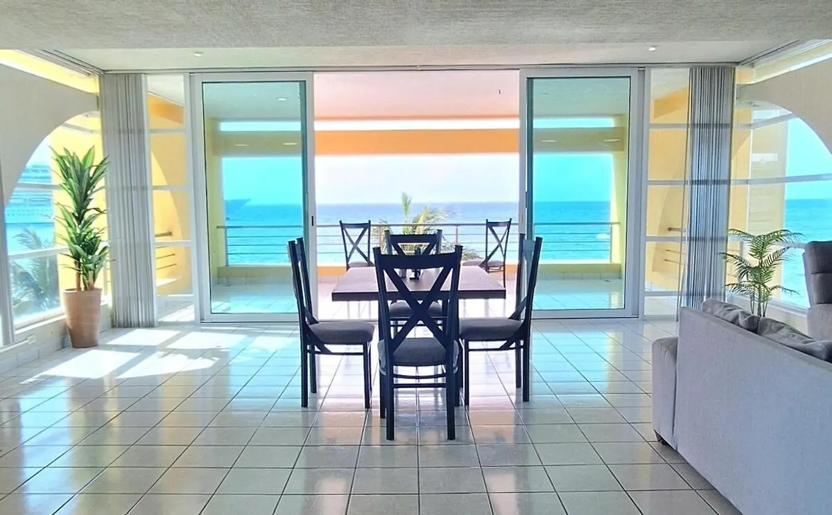 דירה Amazing Oceanfront Condominium In Downtown קוזומל