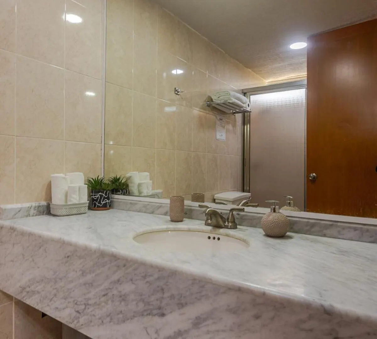 Amazing Oceanfront Condominium In Downtown קוזומל דירה