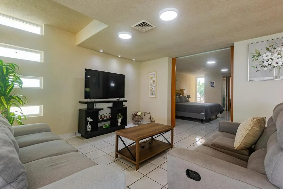 Amazing Oceanfront Condominium In Downtown קוזומל